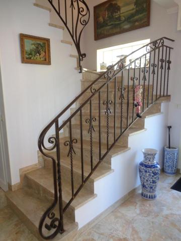 CENTRE-VILLE MAISON FAMILIALE 6 PIECES 4 CHAMBRES + VERANDA + SOUS-SOL TOTAL