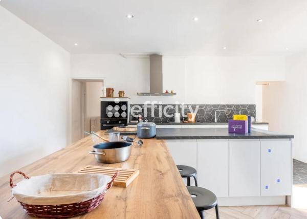 Maison
         6 pièces
        - 230 m² 192 000 € *
