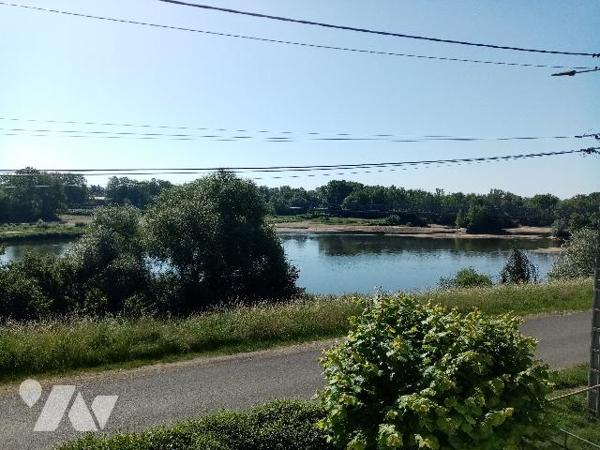 MAISON FAMILIALE avec VUE EXCEPTIONNELLE SUR LA LOIRE au CALME à 5 mn de NEVERS
