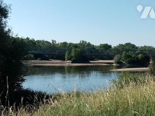 MAISON FAMILIALE avec VUE EXCEPTIONNELLE SUR LA LOIRE au CALME à 5 mn de NEVERS