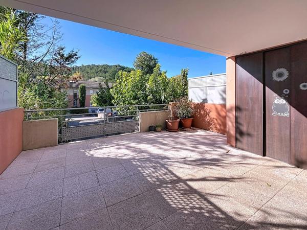 Le THOLONET Appartement 3 pièces, PALETTE, TERRASSE 29 M², GARAGE, VUE DEGAGEE.