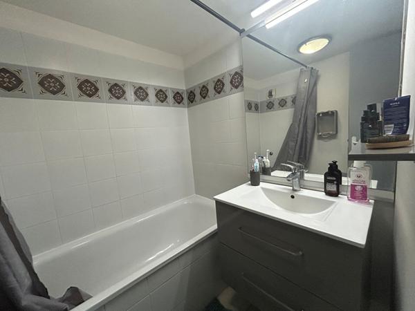 Appartement Marguerittes 2 pièce(s) 66 m2