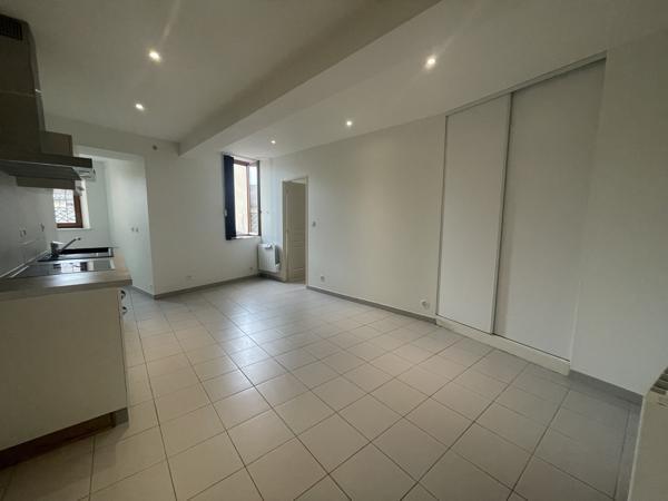 LOCATION 01600 TRVOUX - APPARTEMENT T2 REFAIT A NEUF TREVOUX CENTRE-VILLE ET PROCHES COMMERCES.