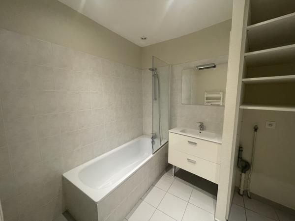 LOCATION 01600 TRVOUX - APPARTEMENT T2 REFAIT A NEUF TREVOUX CENTRE-VILLE ET PROCHES COMMERCES.