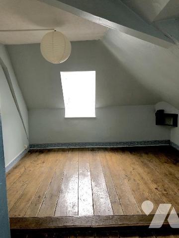 LA FLECHE : MAISON DE VILLE avec cour et garage - VS 1791