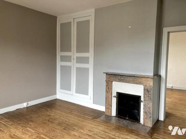 LA FLECHE : MAISON DE VILLE avec cour et garage - VS 1791