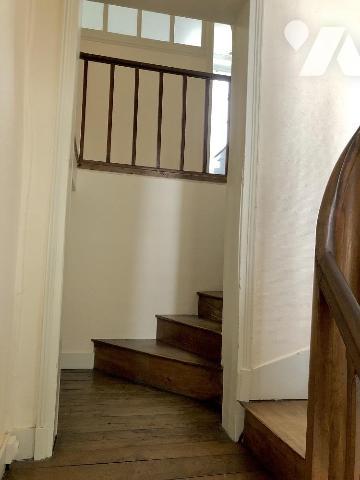 LA FLECHE : MAISON DE VILLE avec cour et garage - VS 1791