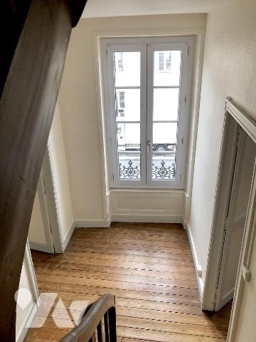 LA FLECHE : MAISON DE VILLE avec cour et garage - VS 1791