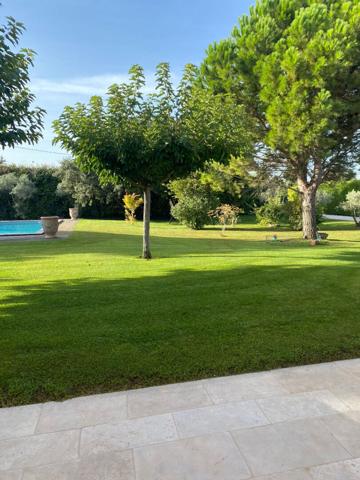 EXCLUSIVIVITE A VEDENE AVIGNON PROVENCE - MAISON A VENDRE DE 194 M² DE SURFACE HAB + DEPENDANCES + LOCAL + GARAGE SUR PARC TERRAIN DE 1800 M² AVEC PISCINE
