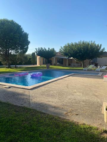 EXCLUSIVIVITE A VEDENE AVIGNON PROVENCE - MAISON A VENDRE DE 194 M² DE SURFACE HAB + DEPENDANCES + LOCAL + GARAGE SUR PARC TERRAIN DE 1800 M² AVEC PISCINE