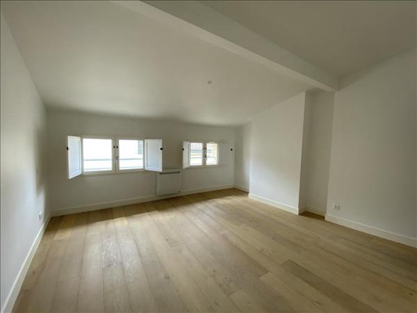 Appartement à louer 681 € CC Libourne 2 p 61 m² DPE D