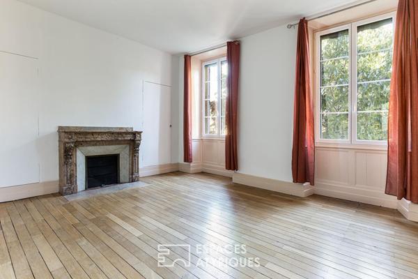 Immeuble Art Déco à rénover avec jardin et garage en coeur de ville