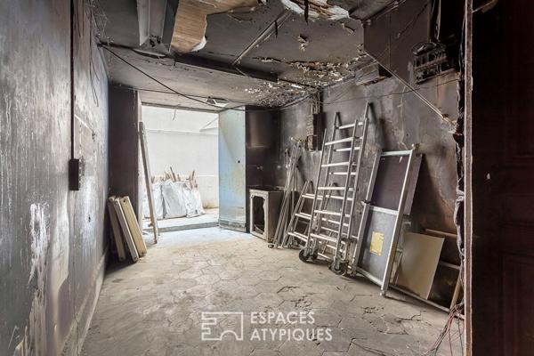 Loft en plateau à rénover avec cour privative