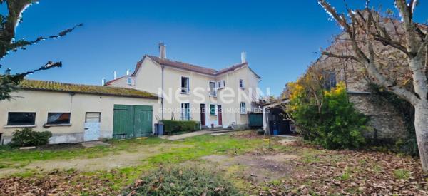 Maison à vendre à fort potentiel situé sur la commune d'Etampes, quartier Saint Pierre, avec dépendances.