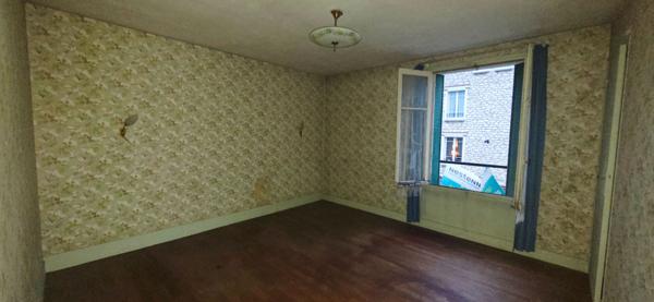 Maison à vendre à fort potentiel situé sur la commune d'Etampes, quartier Saint Pierre, avec dépendances.