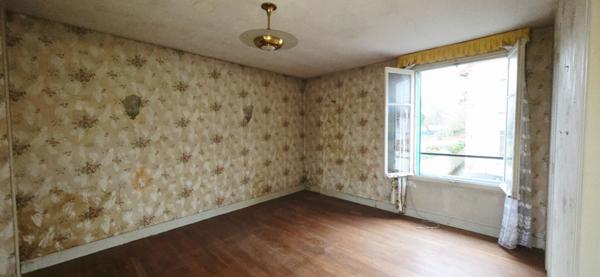 Maison à vendre à fort potentiel situé sur la commune d'Etampes, quartier Saint Pierre, avec dépendances.