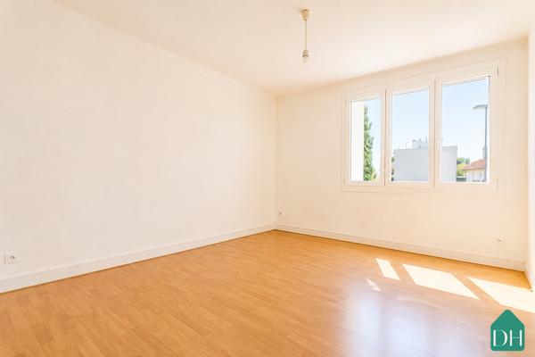 Appartement de type 4 + place de parking + cave - secteur Beauséjour à Saint Herbalin (44800)