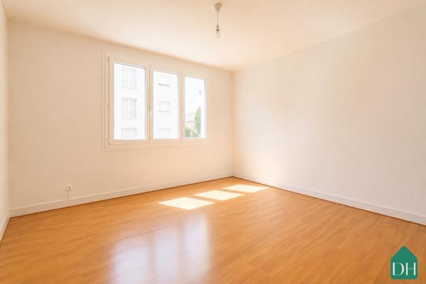 Appartement de type 4 + place de parking + cave - secteur Beauséjour à Saint Herbalin (44800)