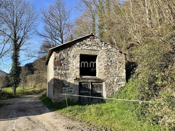 Terrain avec bois et grange, un cadre naturel et agréable