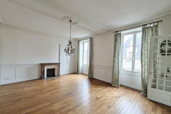 Appartement T6 à louer - 223 m² (réf : 572471)