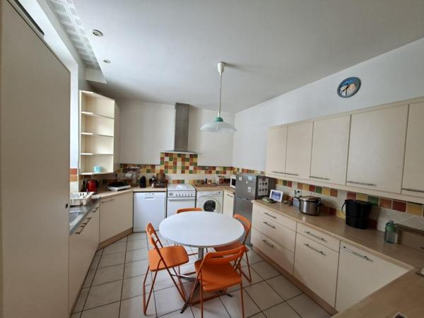 Appartement T6 à louer - 223 m² (réf : 572471)
