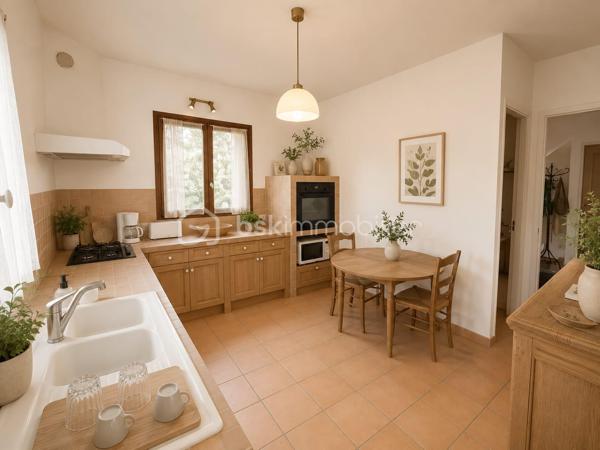 Il est des propriétés qui séduisent dès les premiers instants. Non pas pour leur décoration, mais pour ce qu'elles offrent de plus précieux : un emplacement exceptionnel, une vue dont on ne se lasse jamais et un potentiel rare.

Nichée dans l'un des secteurs les plus prisés de Saint-Jeannet, à quelques minutes seulement du village et de ses commodités, cette villa individuelle bénéficie d'un environnement privilégié où règnent calme absolu, lumière et nature.

Orientée plein sud, elle profite d'une vue panoramique spectaculaire sur la Méditerranée, s'étendant de Nice jusqu'au massif de l'Estérel. Depuis la vaste terrasse d'environ 40 m², chaque lever et coucher de soleil, chaque repas en famille ou entre amis deviennent un moment privilégié face à l'un des plus beaux panoramas de la Côte d'Azur.

Implantée sur un magnifique terrain en restanques de 3 082 m², sans aucun vis-à-vis et piscinable, cette propriété développe 187 m² habitables pour près de 327 m² de surface au sol, offrant de nombreuses possibilités d'évolution.

L'habitation principale s'organise autour d'un hall d'entrée desservant un lumineux séjour avec cheminée, largement ouvert sur la terrasse et la vue mer, une spacieuse cuisine indépendante, un cellier ainsi que trois belles chambres de plain-pied dont une avec terrasse et vue mer, une salle de bain, une salle d'eau, chacune avec WC, placard, l'ensemble permettant une vie quotidienne particulièrement confortable.

À l'étage, les espaces sous toiture constituent un véritable atout. Une impressionnante pièce d'environ 63 m² au sol, une seconde d'environ 21 m², ainsi que d'autres volumes déjà aménagés offrent un potentiel remarquable pour créer une suite parentale de prestige, un dressing, un bureau, une salle de cinéma, un atelier d'artiste, une salle de jeux ou plusieurs chambres supplémentaires.

Au rez de jardin, un appartement indépendant d'environ 46 m², disposant de sa propre terrasse, permettra d'accueillir famille et amis en toute indépendance, d'exercer une activité professionnelle ou de développer un revenu locatif. Le garage d'environ 30 m² peut également être transformé afin de créer un vaste deux-pièces selon vos besoins.

Construite en 1989 avec des matériaux de qualité et une conception particulièrement soignée, cette villa témoigne d'une construction solide et durable. Si des travaux de modernisation et d'aménagement extérieur sont à prévoir, ils offriront l'opportunité de révéler tout le potentiel de cette propriété et de créer une résidence d'exception, parfaitement adaptée aux attentes actuelles, dans un environnement où l'emplacement et la vue constituent une valeur rare. 

Que vous recherchiez une résidence principale familiale, une élégante maison de vacances sur la Côte d'Azur ou un investissement patrimonial à forte valeur ajoutée, cette propriété réunit les critères les plus recherchés : calme, vue, luminosité, espace, indépendance et proximité des commodités.

Les projections d'aménagement présentées dans certaines photographies ont été réalisées à l'aide de l'intelligence artificielle afin d'illustrer le potentiel de modernisation de la propriété. Elles sont proposées à titre d'inspiration et ne sont pas contractuelles.

Les propriétés réunissant une telle vue mer, un environnement aussi paisible et un potentiel d'évolution aussi important sont particulièrement rares à Saint-Jeannet. Une visite vous permettra d'en apprécier pleinement le charme et les nombreuses possibilités.

Contactez-moi dès aujourd'hui pour organiser une visite privée.