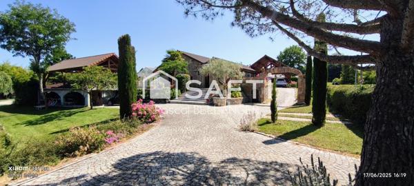 Magnifique propriété de prestige, une maison de 5 pièces de 168 m² nichée sur un vaste terrain de 4210 m².