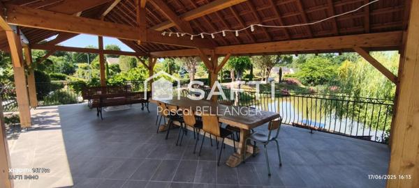 Magnifique propriété de prestige, une maison de 5 pièces de 168 m² nichée sur un vaste terrain de 4210 m².