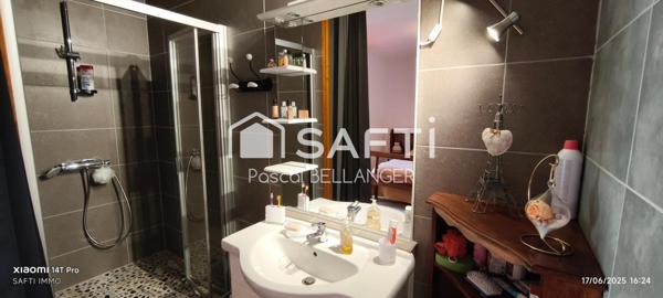 Magnifique propriété de prestige, une maison de 5 pièces de 168 m² nichée sur un vaste terrain de 4210 m².