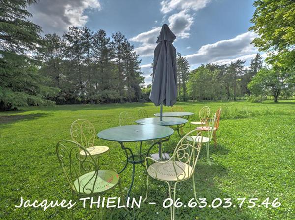 SPACIEUSE PROPRIÉTÉ SUR PARC D'UN HECTARE !!!