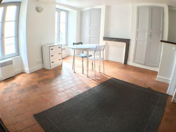 STUDIO MEUBLE A LOUER - BLOIS - HYPERCENTRE, PROCHE ECOLES & COMMERCES