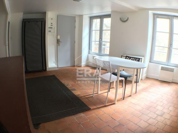 STUDIO MEUBLE A LOUER - BLOIS - HYPERCENTRE, PROCHE ECOLES & COMMERCES