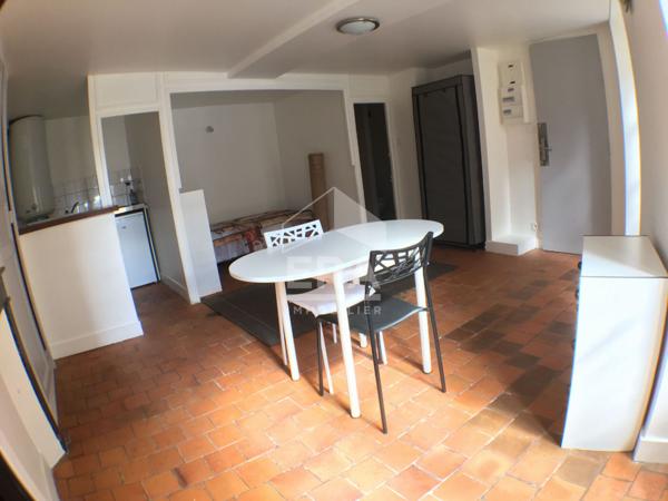 STUDIO MEUBLE A LOUER - BLOIS - HYPERCENTRE, PROCHE ECOLES & COMMERCES