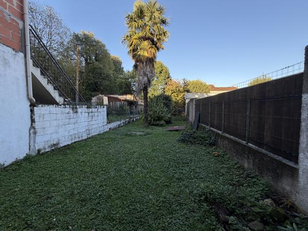 Villeneuve-sur-Lot (47300) Maison de ville rénovée d'environ 83m² , avec jardin et garage