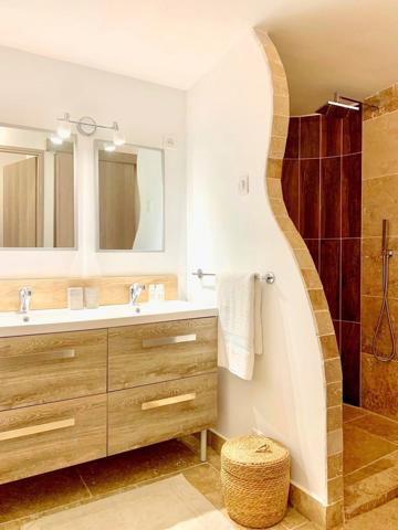 OLETTA – Propriété d’exception en pierre avec piscine et vaste terrain paysager