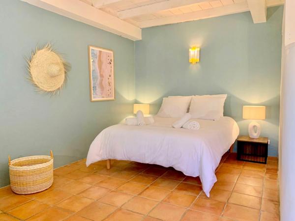 OLETTA – Propriété d’exception en pierre avec piscine et vaste terrain paysager