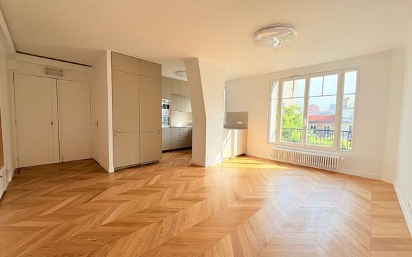 Appartement à vendre    3 pièces • 71,08 m2 Paris 11