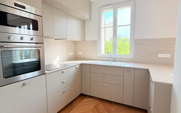 Appartement à vendre    3 pièces • 71,08 m2 Paris 11