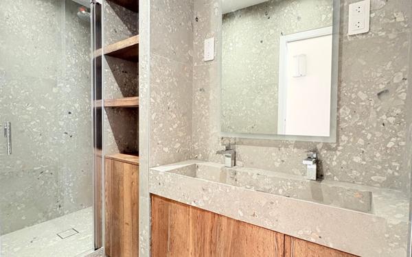 Appartement à vendre    3 pièces • 71,08 m2 Paris 11