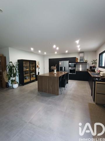 Maison à vendre 4 pièces 125 m² Vinassan