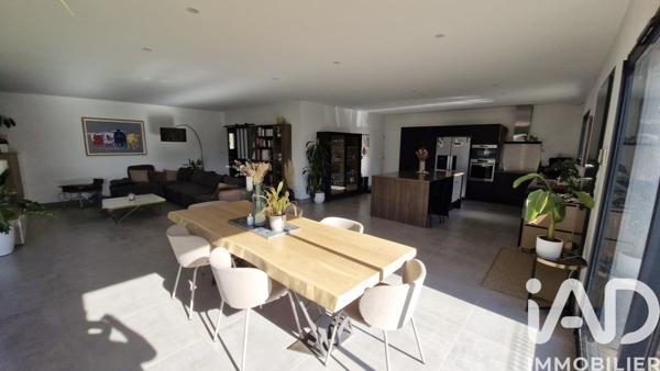 Maison à vendre 4 pièces 125 m² Vinassan