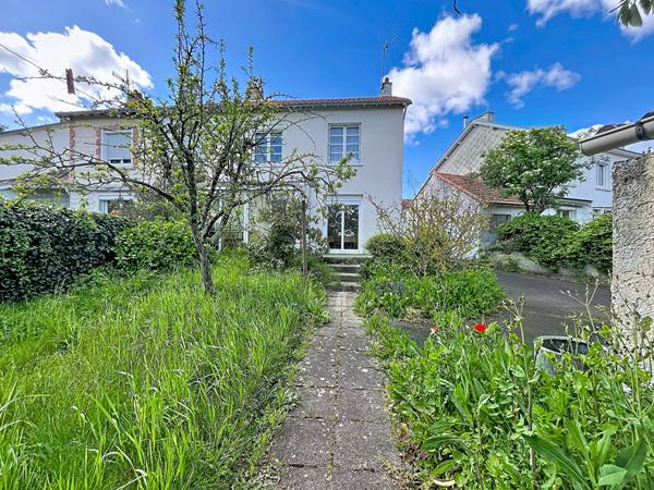 Maison de 79 m² + véranda + 2 garages sur terrain de 360 m² . Secteur Saint-Yves, Nantes