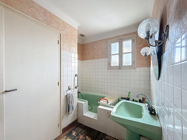 Maison de 79 m² + véranda + 2 garages sur terrain de 360 m² . Secteur Saint-Yves, Nantes