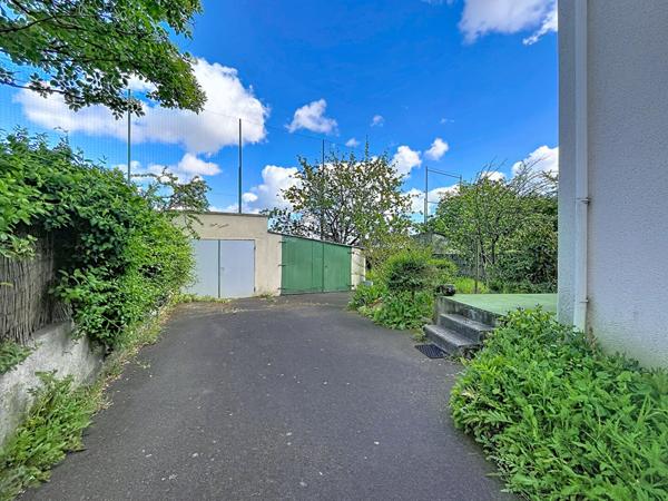 Maison de 79 m² + véranda + 2 garages sur terrain de 360 m² . Secteur Saint-Yves, Nantes