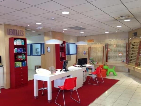 Dpt Rhône (69), à vendre murs LYON 9EME-MURS bureaux avec vitrine de 226m2 - Plain pied