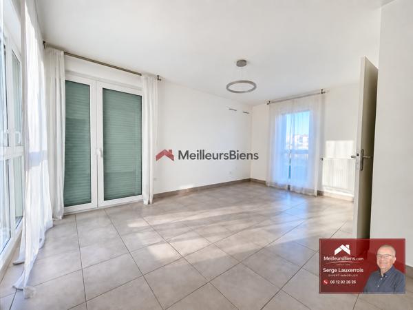 Appartement T3 à louer Villemomble Époque avec terrasse et parking