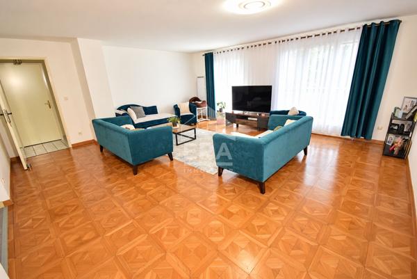 À VENDRE : appartement familial, 4 pièces, 117 m², 2 balcons, garage, cave.
