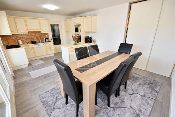 À VENDRE : appartement familial, 4 pièces, 117 m², 2 balcons, garage, cave.
