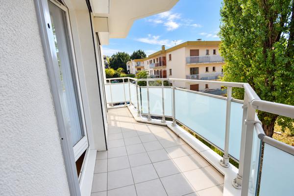 À VENDRE : appartement familial, 4 pièces, 117 m², 2 balcons, garage, cave.
