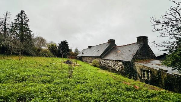 Corps de ferme avec Authenticité et Potentiel Unique à Crozon